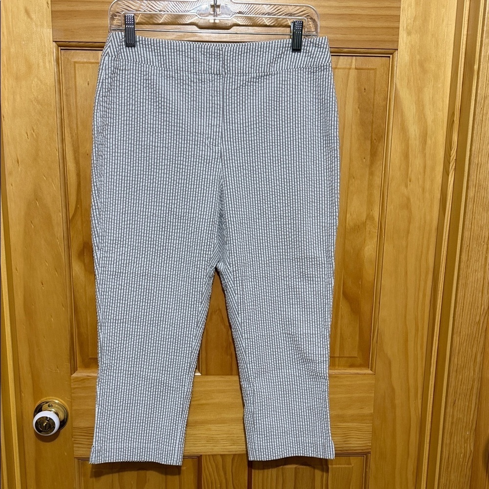 Chico's Gray & White Cropped Seersucker Pants, Size 0 (S/4)